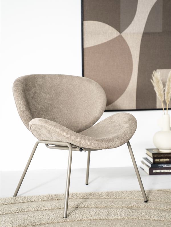 Fauteuil taupe.